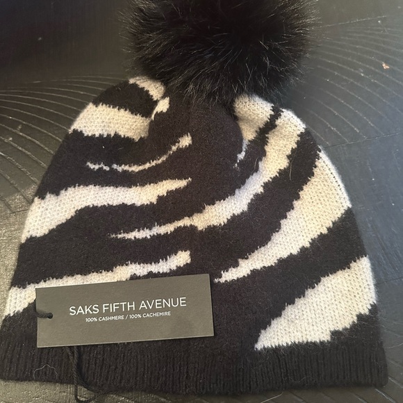 Saks Fifth Avenue Cashmere Hat - Picture 1 of 1